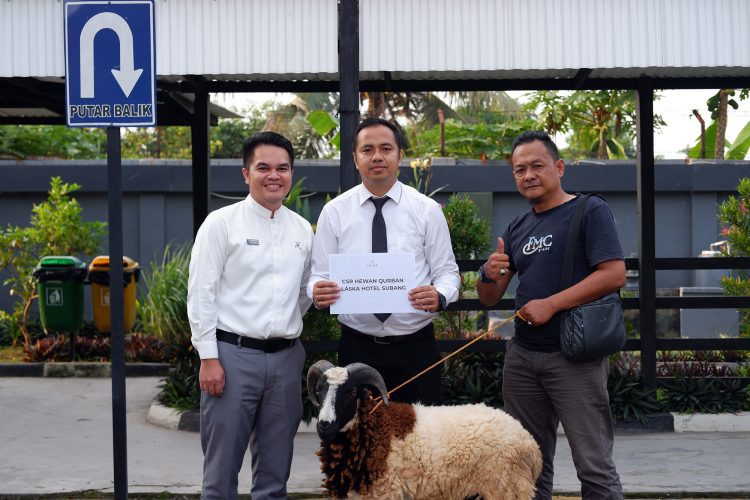 Laska Hotel Subang Rayakan Idul Adha dengan Aksi Sosial, Salurkan Hewan Kurban untuk Warga Rawabadak