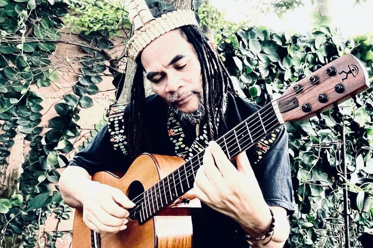 Ivan Nestorman Gaungkan Bahasa Daerah Lewat Lagu Jawa ‘Life Goes On (Ora Usah Mlayu)’