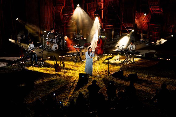 Monita Tahalea Hadirkan Konser Intim di Tengah Magisnya Jazz Gunung Bromo 2025