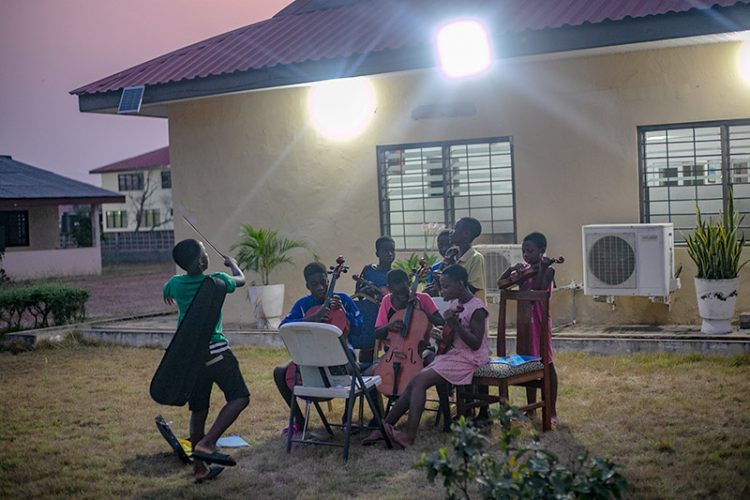 Signify Foundation Terangi Dunia, Indonesia Jadi Sorotan Global