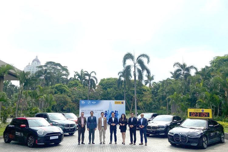 BMW Group Indonesia Perkuat Kepemimpinan Kendaraan Listrik Premium di Maybank Marathon 2025