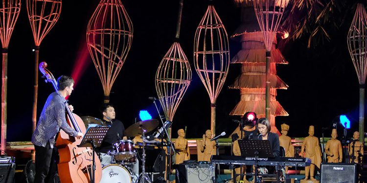 Irsa Destiwi Trio, Tetap Bersemangat Walau Diguyur Hujan di BRI Jazz Gunung Series 3 Ijen