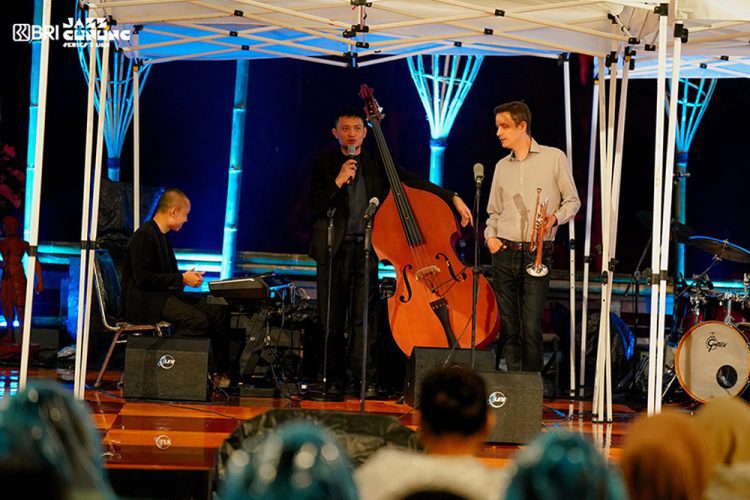 Harmoni Tanpa Sekat dari Kevin Yosua Trio feat. Fabien Mary di Syahdunya Derai Hujan