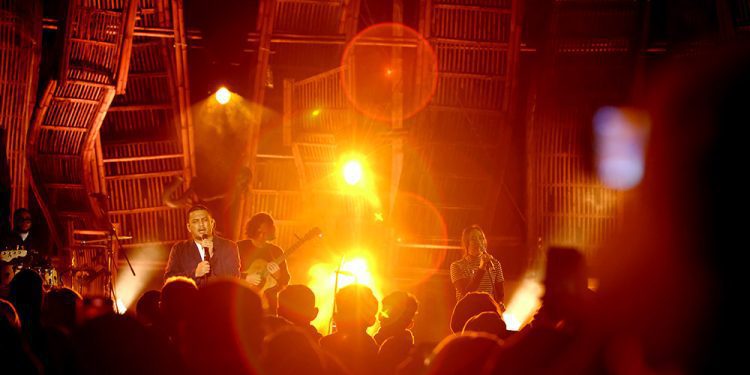 Sal Priadi Tutup Jazz Gunung Bromo 2025 dengan Penampilan Atraktif