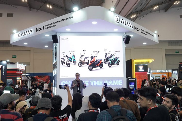 Alva Rayakan 3 Tahun Inovasi Motor Listrik di IMOS 2025