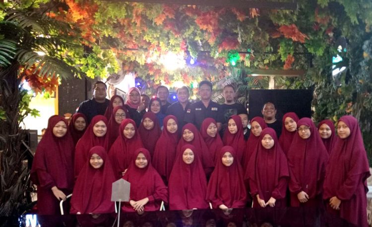 Doakan Donatur dan Rekan Jurnalis yang Telah Berpulang, YPJI Gelar Jumat Berkah di Kantor Baru