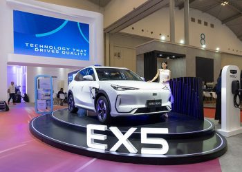 Gebrak Pasar Otomotif, Geely Bawa Amunisi Elektrifikasi dan SUV Ikonik di GJAW 2025