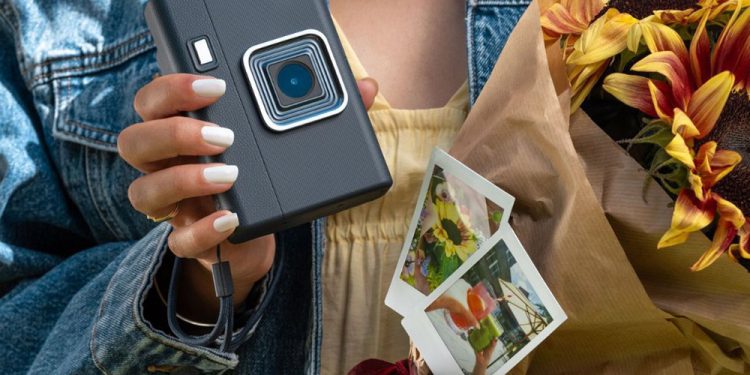 FUJIFILM Hadirkan instax mini LiPlay+™, Kamera Instan Hybrid dengan Sentuhan Audio dan Selfie Modern