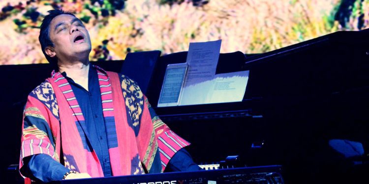 Dwiki Dharmawan dan Anagnorisis, Cendera Matanya dari Yunani