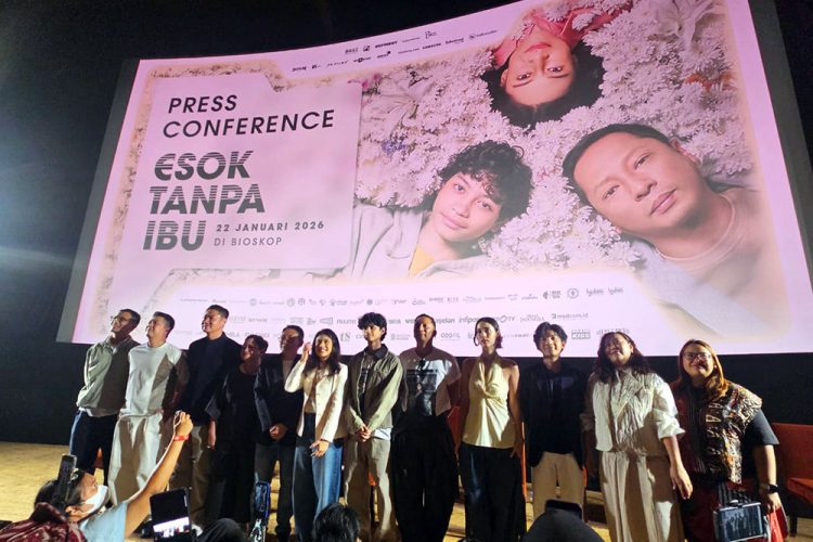 Menggantikan Detak Jantung Ibu dengan Algoritma, Refleksi Kehilangan dalam Film “Esok Tanpa Ibu”