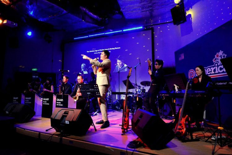 Galaxy Big Band Mengajak Penonton…Let’s Swing!