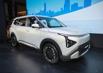 Ketika Dunia Otomotif Bertemu Demam K-Pop, Kia Ikut Ramaikan Fan Meeting Hearts2Hearts di Jakarta