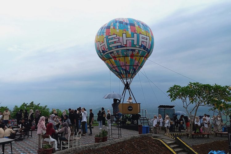 Menikmati Cakrawala Yogyakarta dari Ketinggian Heha Sky View