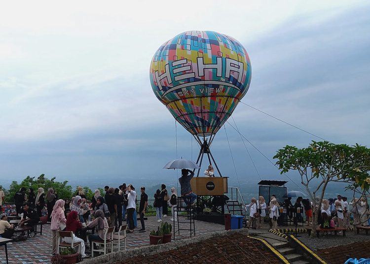 Menikmati Cakrawala Yogyakarta dari Ketinggian Heha Sky View