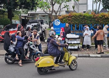 Blue Sky Hotel Petamburan Gandeng Media Satu Warna Berbagi Takjil Menjemput Keberkahan Ramadan