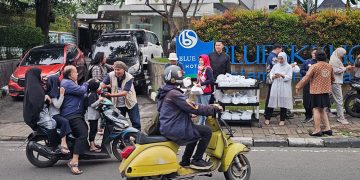 Blue Sky Hotel Petamburan Gandeng Media Satu Warna Berbagi Takjil Menjemput Keberkahan Ramadan