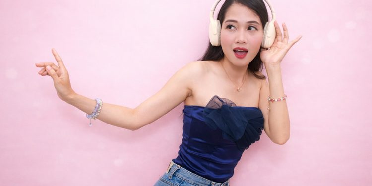 Dari Ruang Redaksi ke Lantai Dansa, Langkah Berani Kintan Lewat Single ‘Lets Dance’