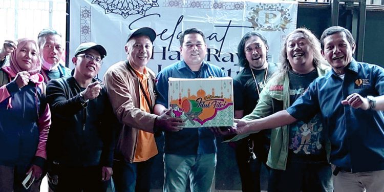 Rutin Setiap Tahun, Permata Sanny Peduli & YPJI Salurkan 100 Bingkisan Lebaran untuk Jurnalis