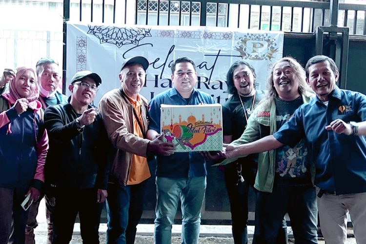 Rutin Setiap Tahun, Permata Sanny Peduli & YPJI Salurkan 100 Bingkisan Lebaran untuk Jurnalis