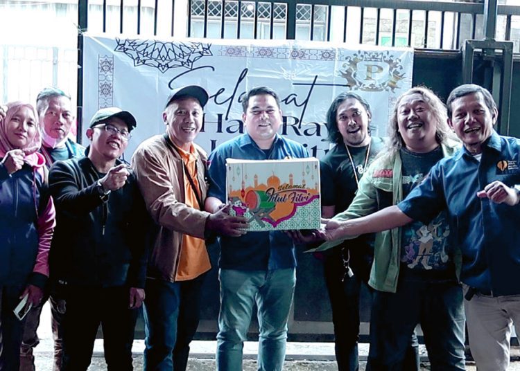 Rutin Setiap Tahun, Permata Sanny Peduli & YPJI Salurkan 100 Bingkisan Lebaran untuk Jurnalis