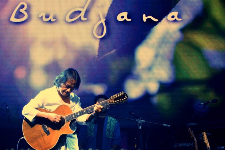 Apakah Ini Konser Terakhir Dewa Budjana…?