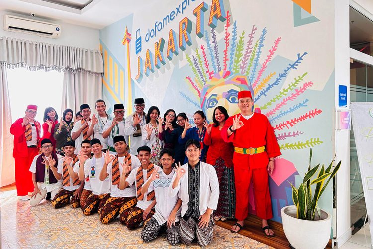 Geliat “Kamis Betawi”, Ikhtiar Membumikan Busana Adat untuk Generasi Muda