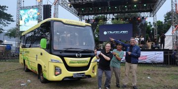 Hino Serahkan Bus Spesial PO Sima Perkasya di Jamnas Bismania