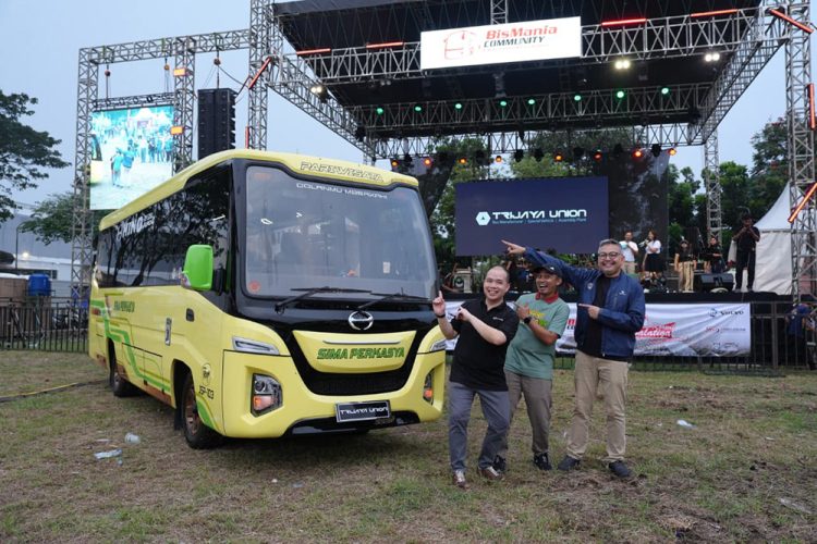 Hino Serahkan Bus Spesial PO Sima Perkasya di Jamnas Bismania