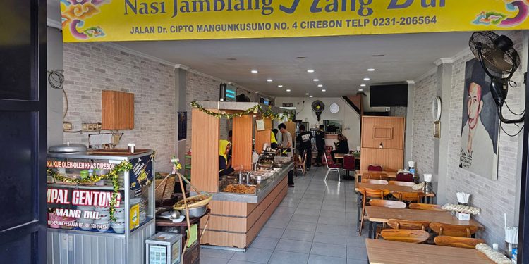 Menelusuri Wangi Daun Jati di Nasi Jamblang Mang Dul, Sebuah Simpul Rasa yang Melintasi Zaman