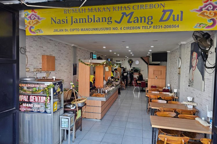 Menelusuri Wangi Daun Jati di Nasi Jamblang Mang Dul, Sebuah Simpul Rasa yang Melintasi Zaman