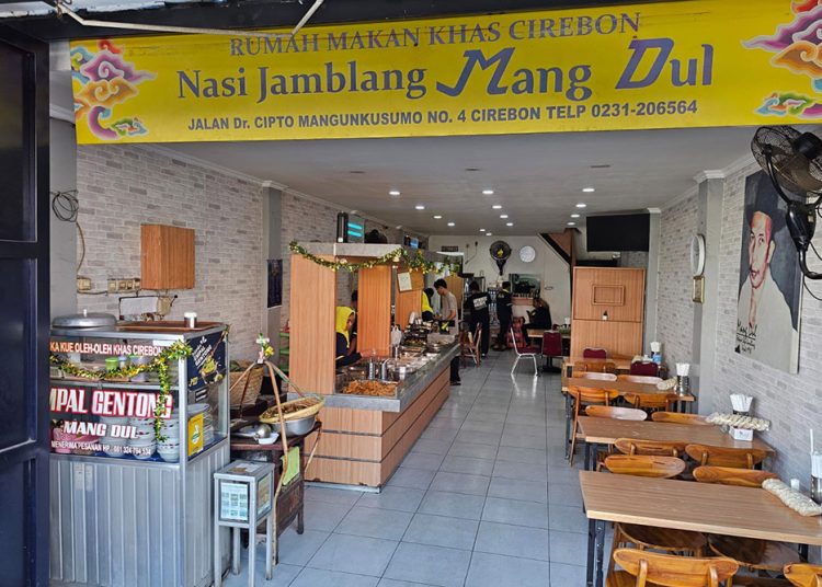 Menelusuri Wangi Daun Jati di Nasi Jamblang Mang Dul, Sebuah Simpul Rasa yang Melintasi Zaman