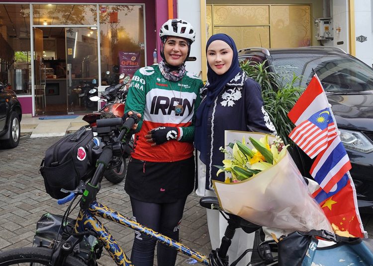 Gowes 8.000 KM, Pesepeda Iran Arezoo Eskandari Jalani Pemulihan di AFK Beauty Clinic