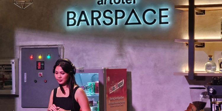 ARTOTEL BARSpace Tampil Baru, Hadirkan Sundown Rave di Poolside ARTOTEL Gelora Senayan Jakarta