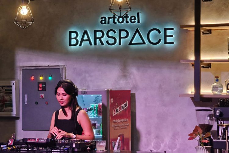 ARTOTEL BARSpace Tampil Baru, Hadirkan Sundown Rave di Poolside ARTOTEL Gelora Senayan Jakarta