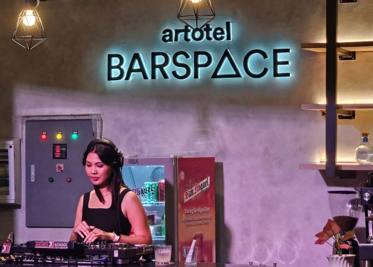ARTOTEL BARSpace Tampil Baru, Hadirkan Sundown Rave di Poolside ARTOTEL Gelora Senayan Jakarta