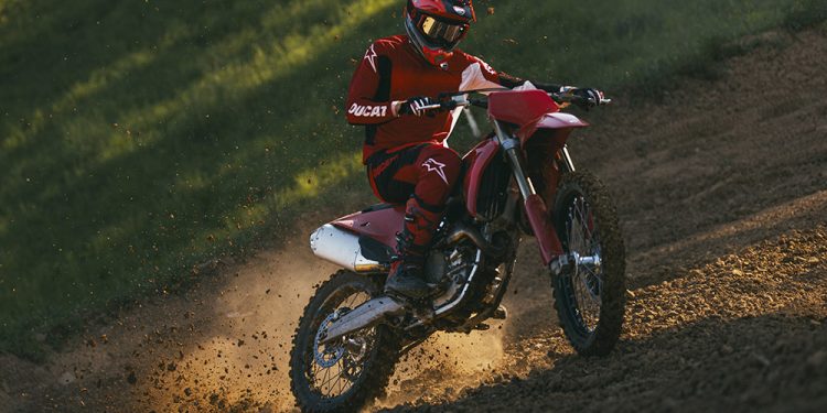 Ducati Desmo250 MX Baru, Revolusi Mesin 15.000 RPM dan Kontrol Traksi Pintar di Lintasan Motocross