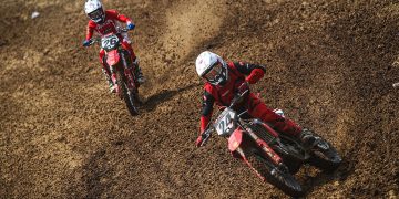 Meski Cedera Bahu dan Sempat Terjatuh, Diva Ismayana Tetap Rebut Posisi Kedua di Kualifikasi Kejurnas Motocross Round 5