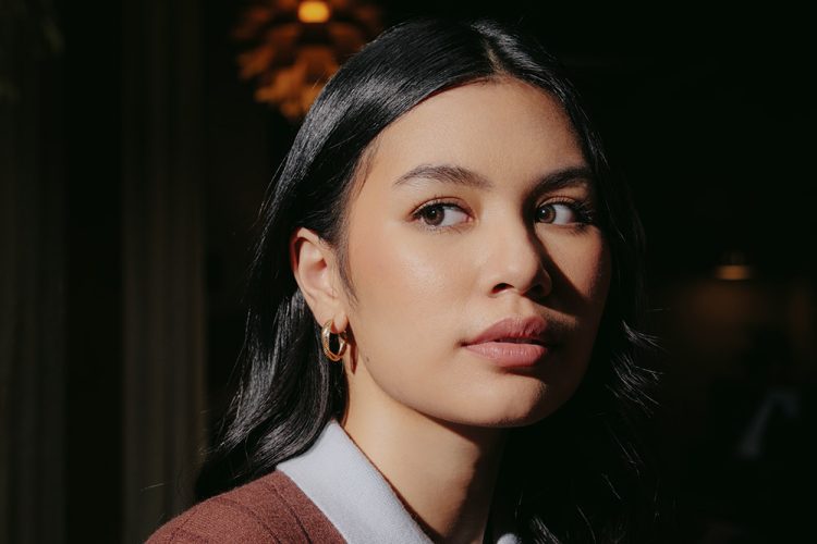 Vanessa Zee Rilis Single ‘Menjauh’, Pertegas Jati Diri sebagai Penulis Lagu