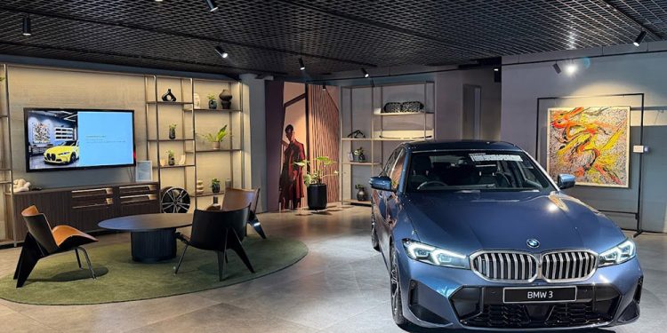 Ketika Showroom BMW Astra Disulap Menjadi Galeri Seni dan Rumah Bagi Misi Kemanusiaan