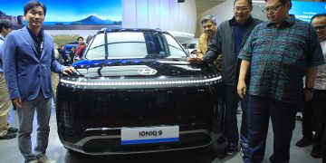 Airlangga Sambangi Booth Hyundai di GIIAS 2026, Intip Langsung IONIQ 9