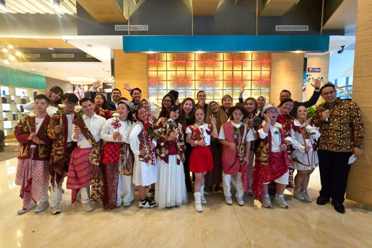 Gandeng 3 Komunitas, THE 1O1 Sedayu Darmawangsa Rayakan HUT RI ke-81 Lewat Fashion Show