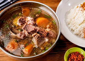 Sop Buntut Ma’Emun, Sebuah Warisan Rasa Legendaris Bogor Sejak 1970